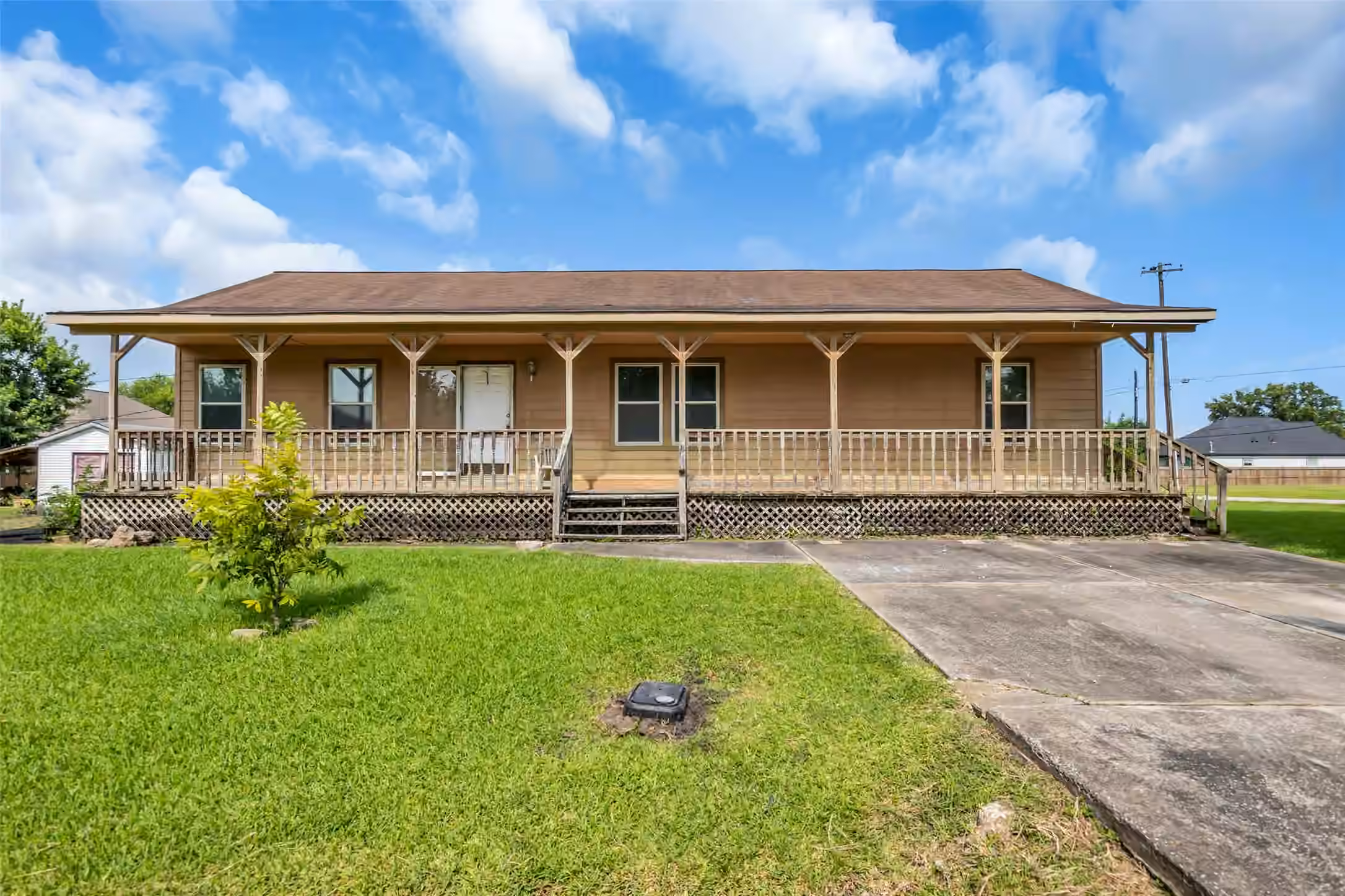 Photo of 831 Easy St, La Porte, TX