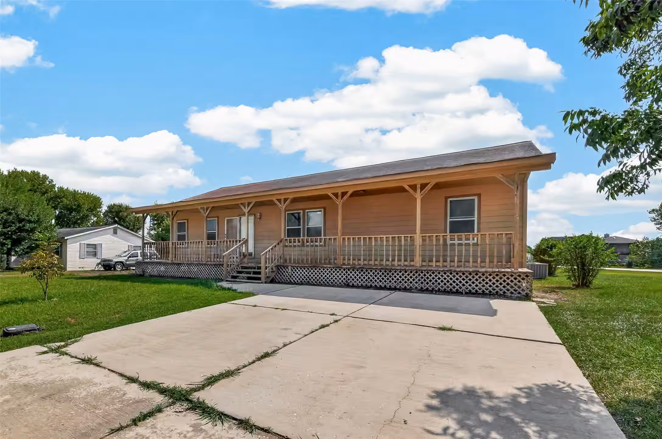 Photo 4 of 831 Easy St, La Porte, TX