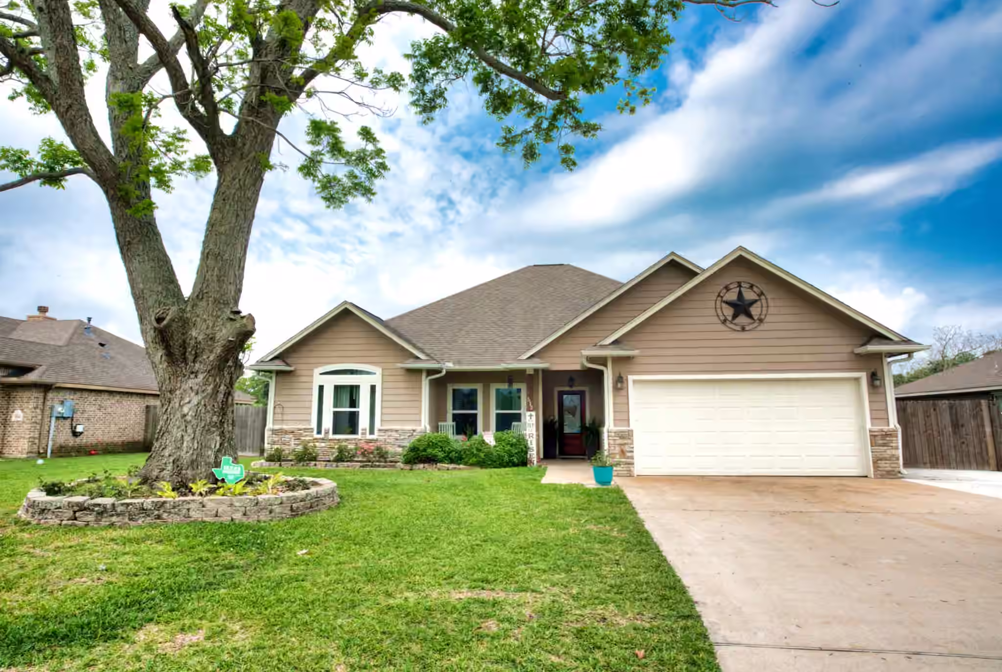 Photo of 512 Wellshire, West Columbia, TX