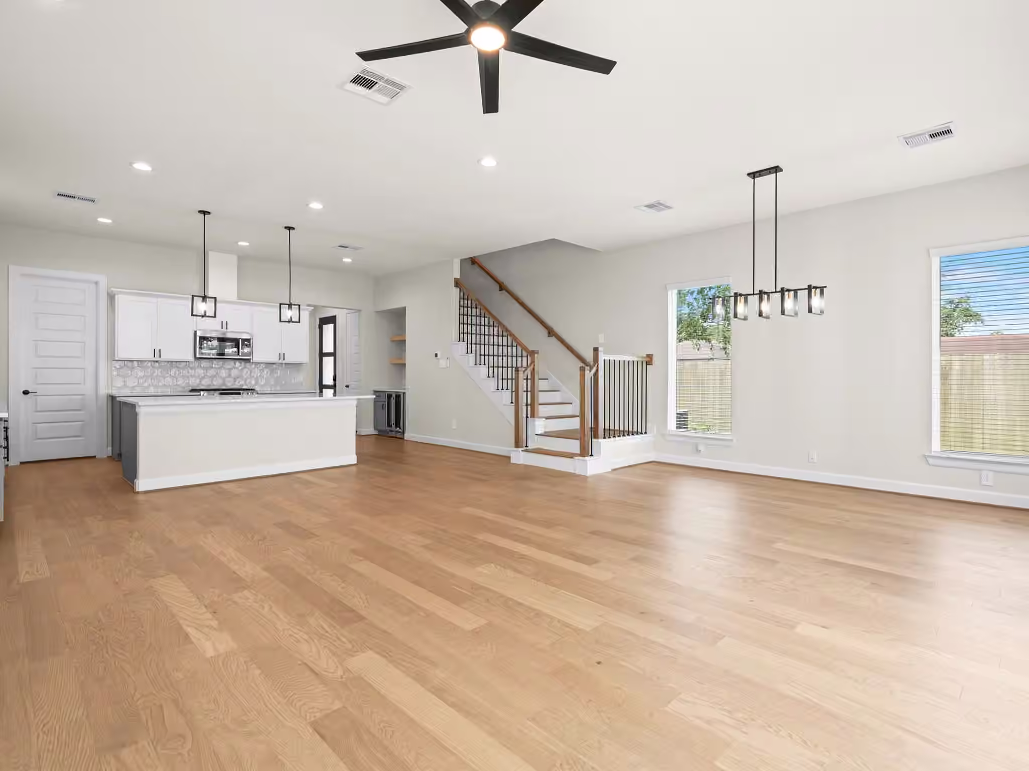 Photo 5 of 7208 Shadyvilla Lane, Houston, TX