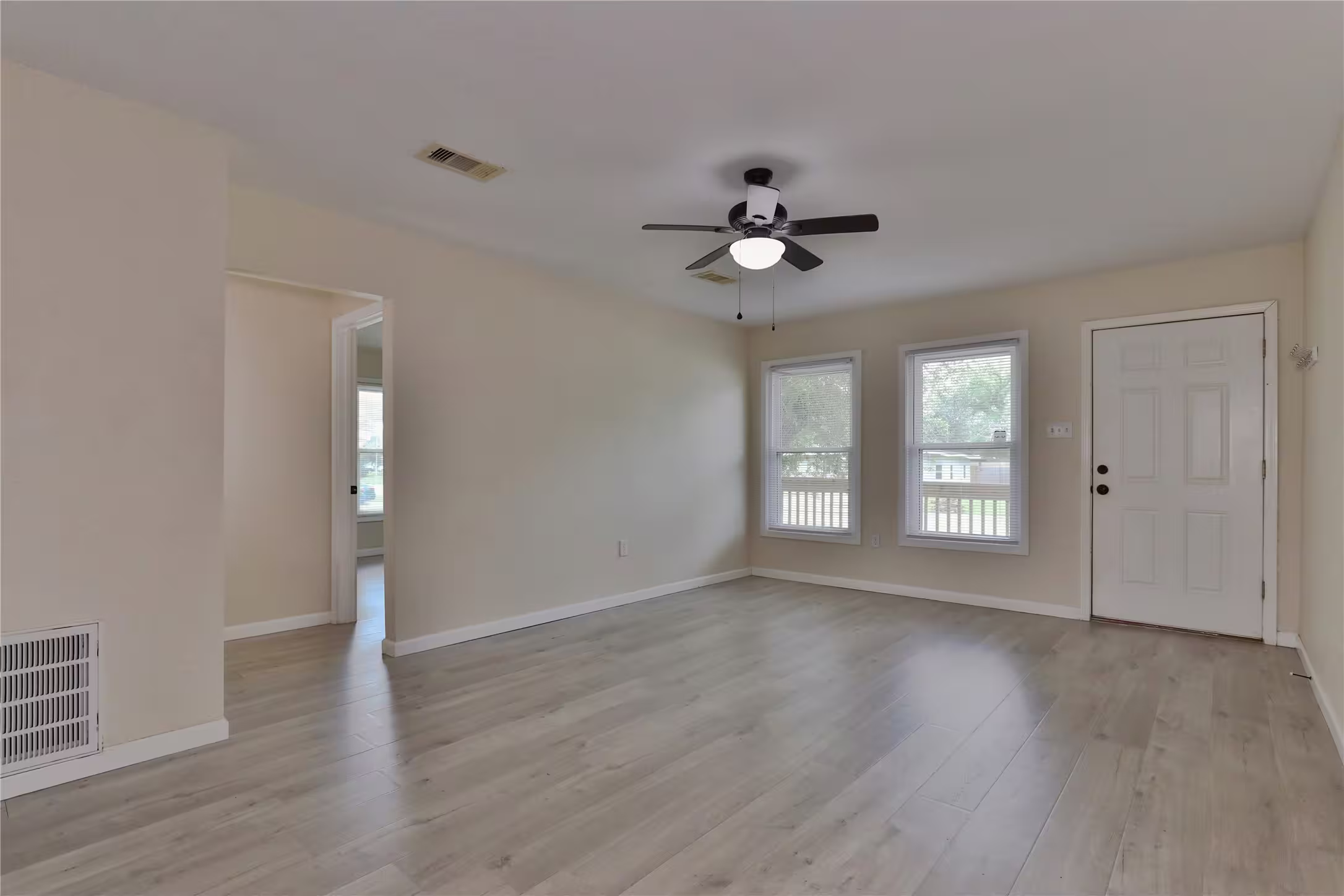 Photo 5 of 708 Winding Way Street, Lake Jackson, TX