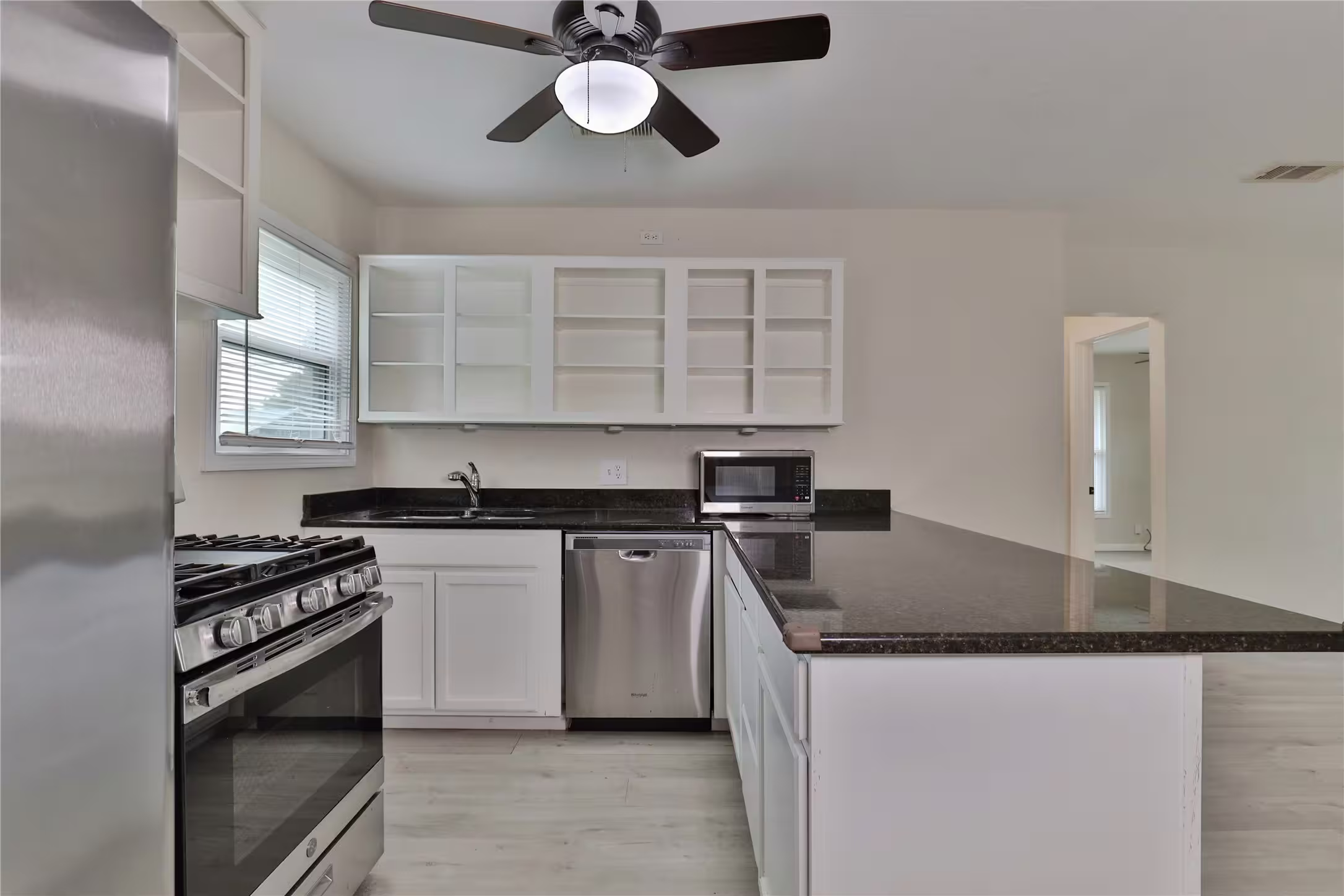 Photo 7 of 708 Winding Way Street, Lake Jackson, TX