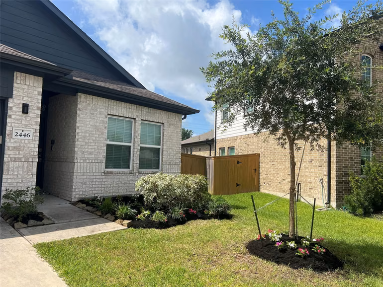Photo 2 of 2446 Palisade Crest Drive, Rosharon, TX