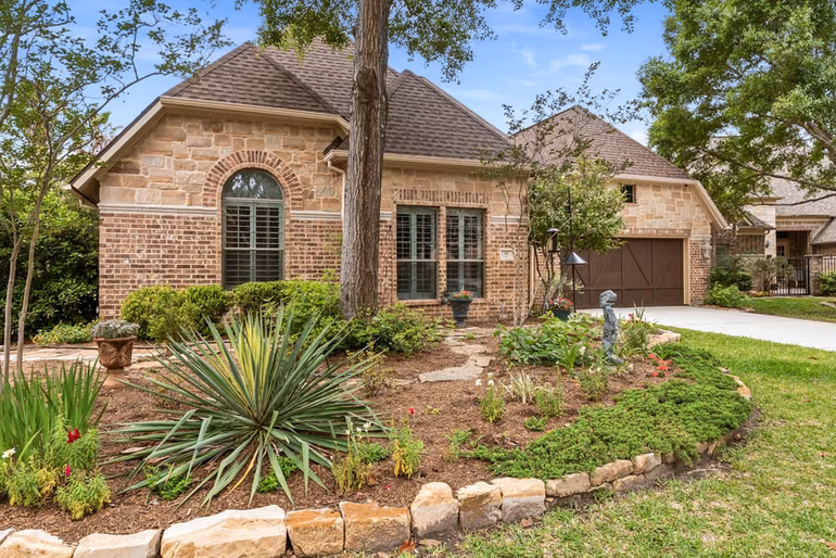 Photo 3 of 99 N Mews Wood Court, The Woodlands, TX
