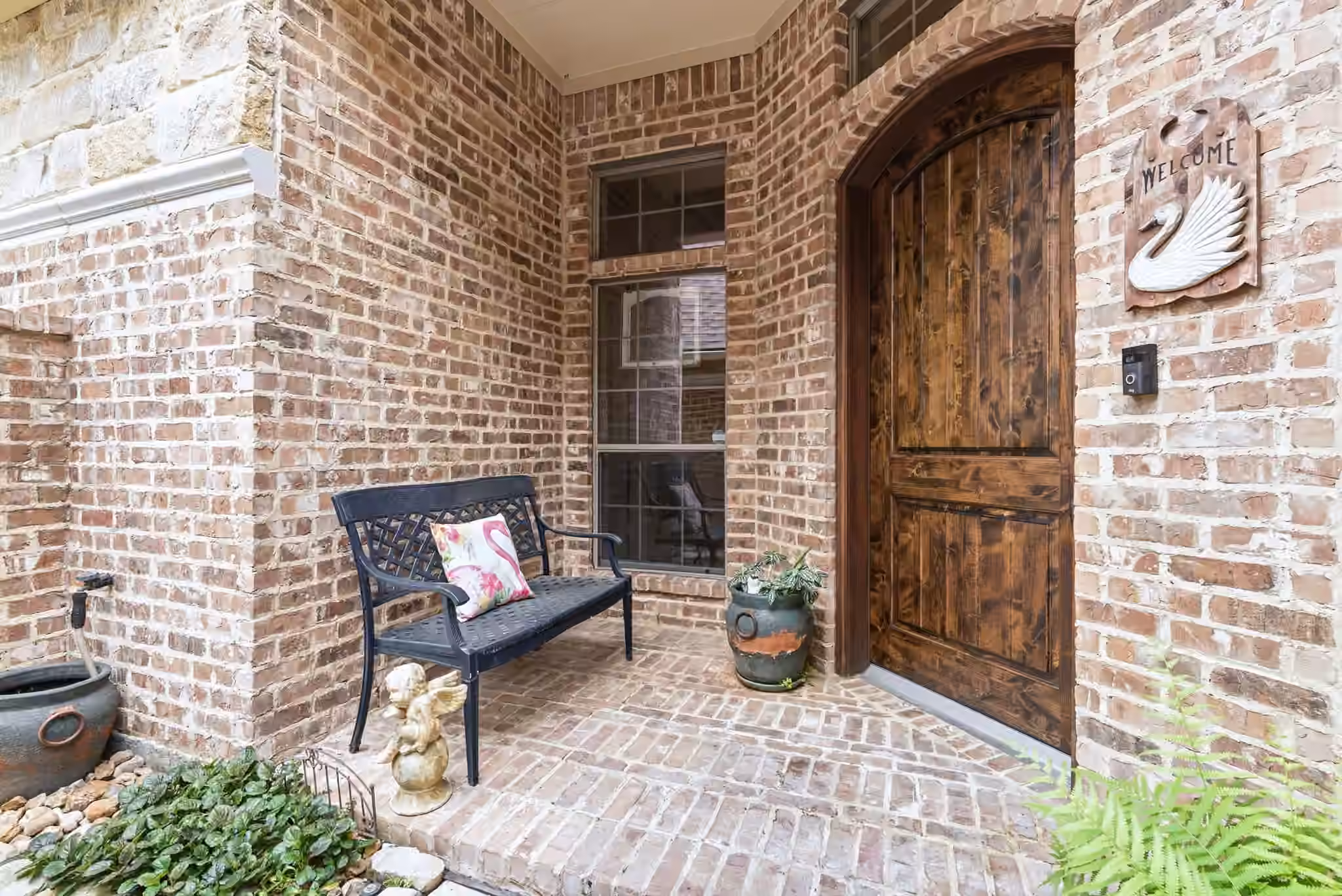 Photo 5 of 99 N Mews Wood Court, The Woodlands, TX