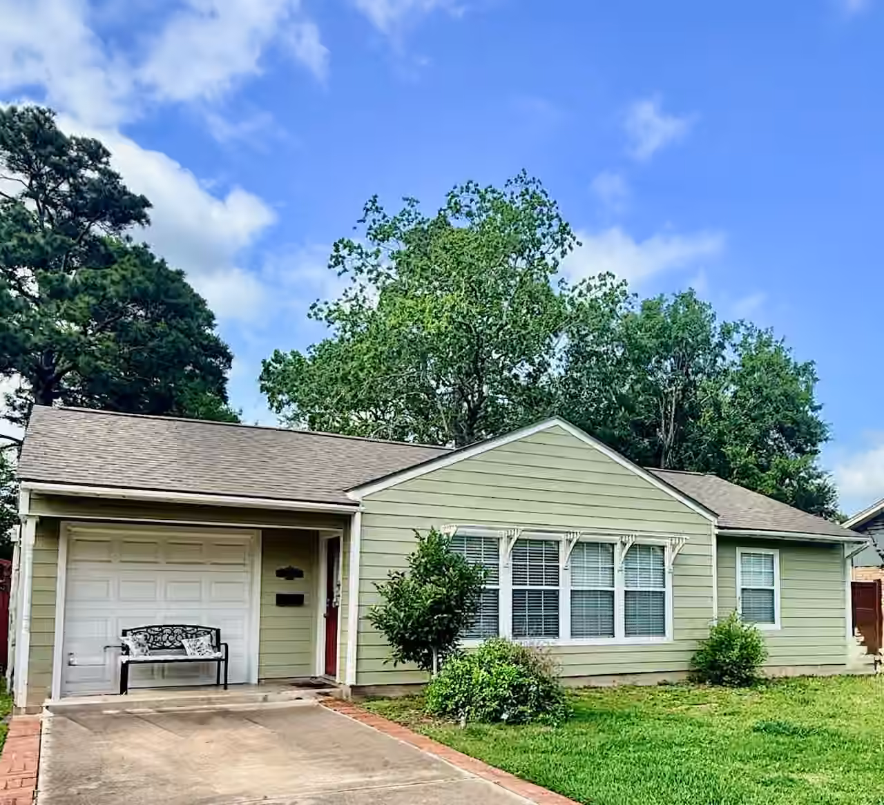 Photo of 1017 E Miller Street, Angleton, TX