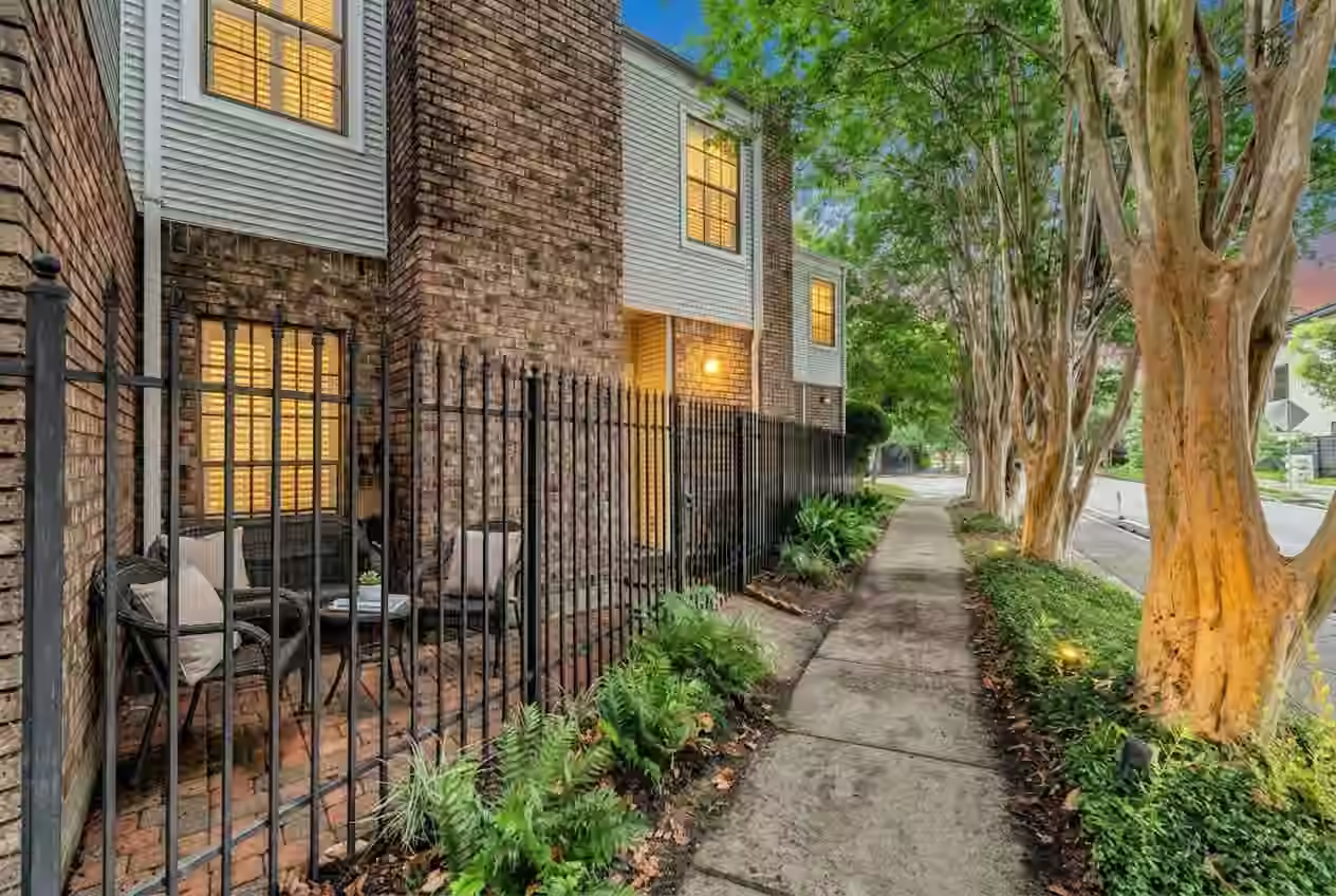Photo of 2113 Waugh Drive, Houston, TX