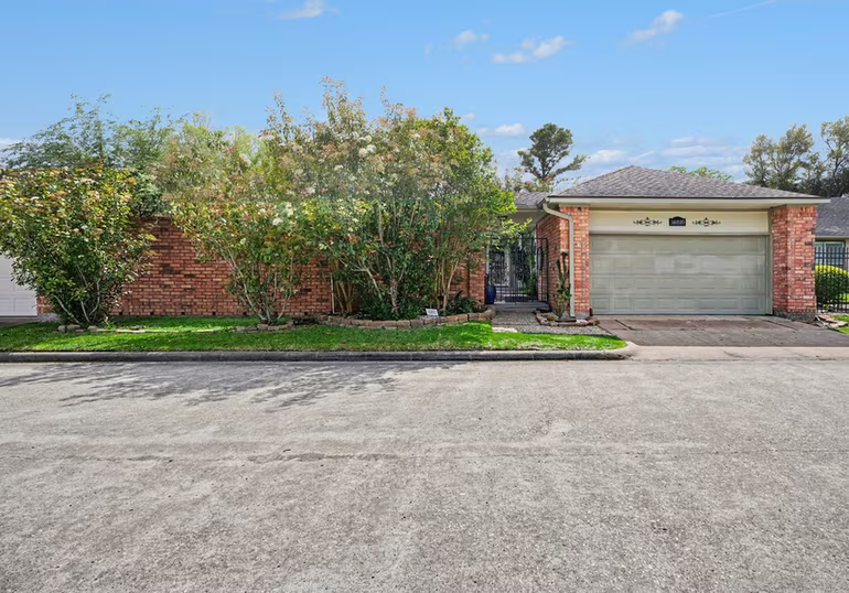 Photo 2 of 16810 Finewood Way, Houston, TX