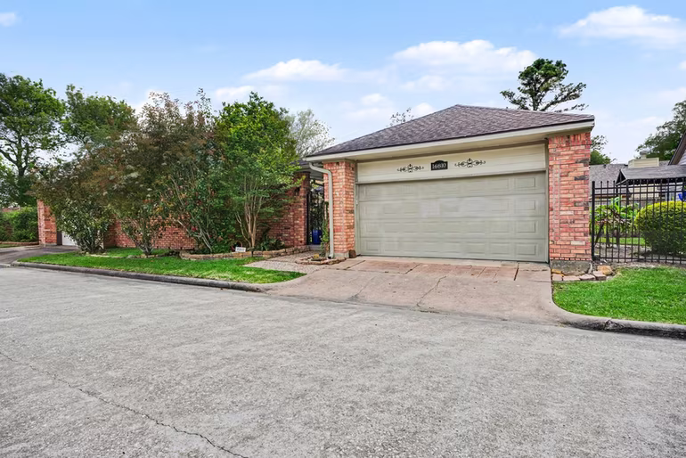 Photo 3 of 16810 Finewood Way, Houston, TX