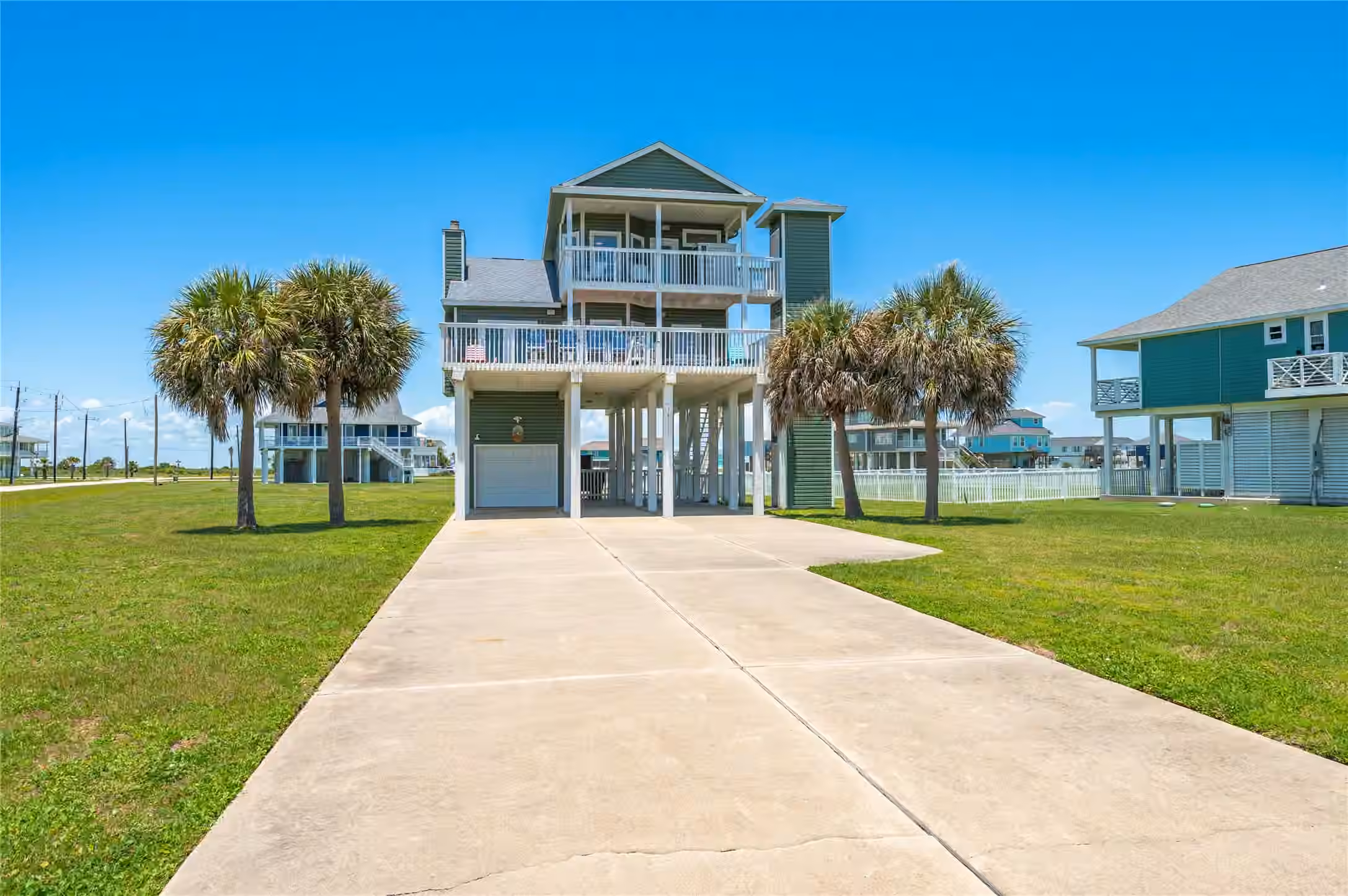 Photo 3 of 18902 Shaman Drive, Galveston, TX
