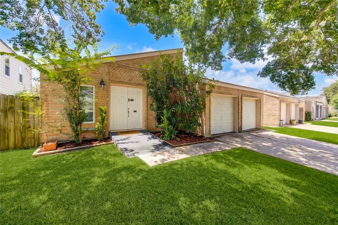 Photo 2 of 3155 Hazel Park Drive, Houston, TX