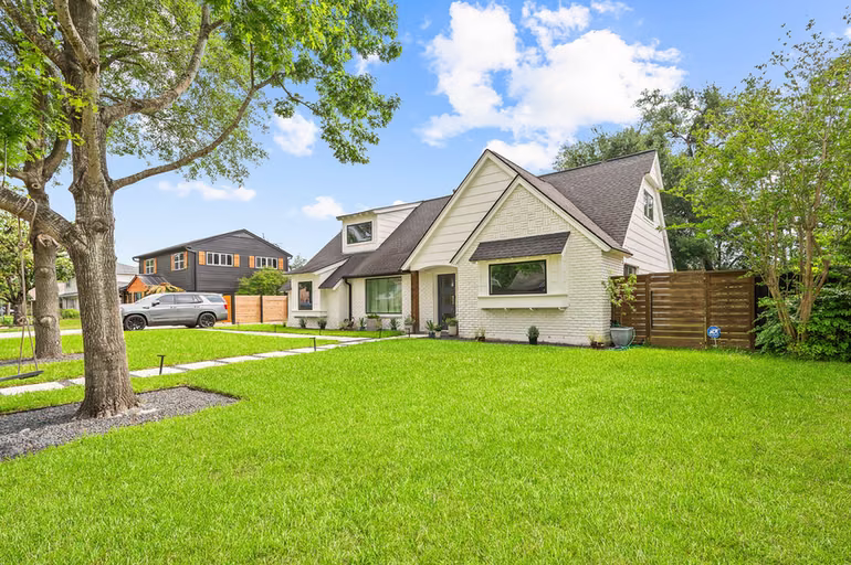 Photo 4 of 2102 Teague Road, Houston, TX