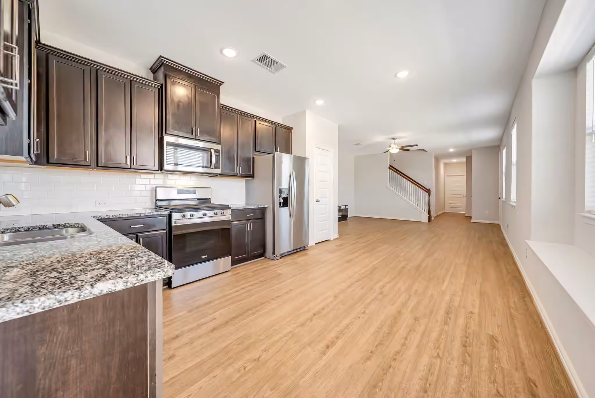 Photo 3 of 7114 Elgin Street, Pearland, TX