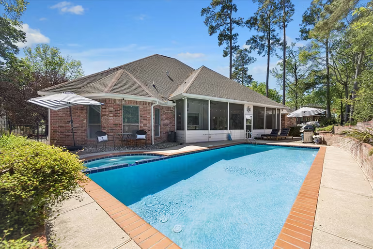 Photo 3 of 705 Fairway Oaks, Conroe, TX