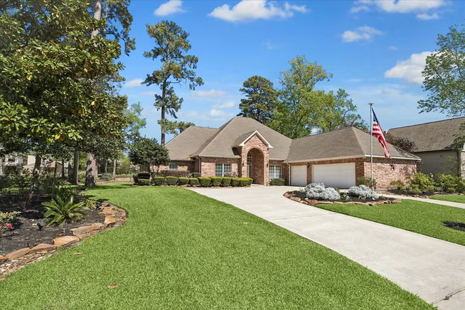 Photo 5 of 705 Fairway Oaks, Conroe, TX