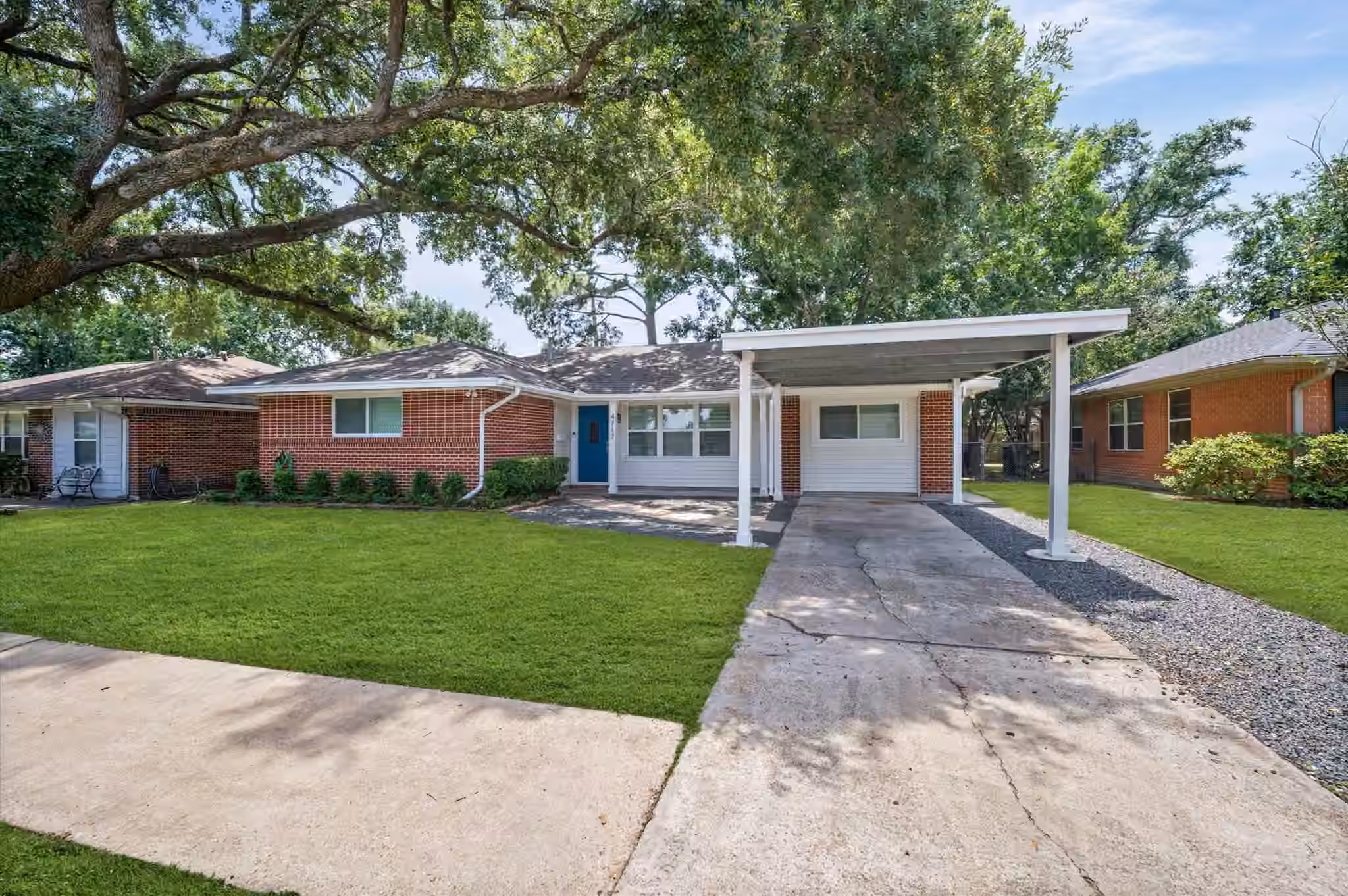 Photo 3 of 4717 Chrystell Lane, Houston, TX