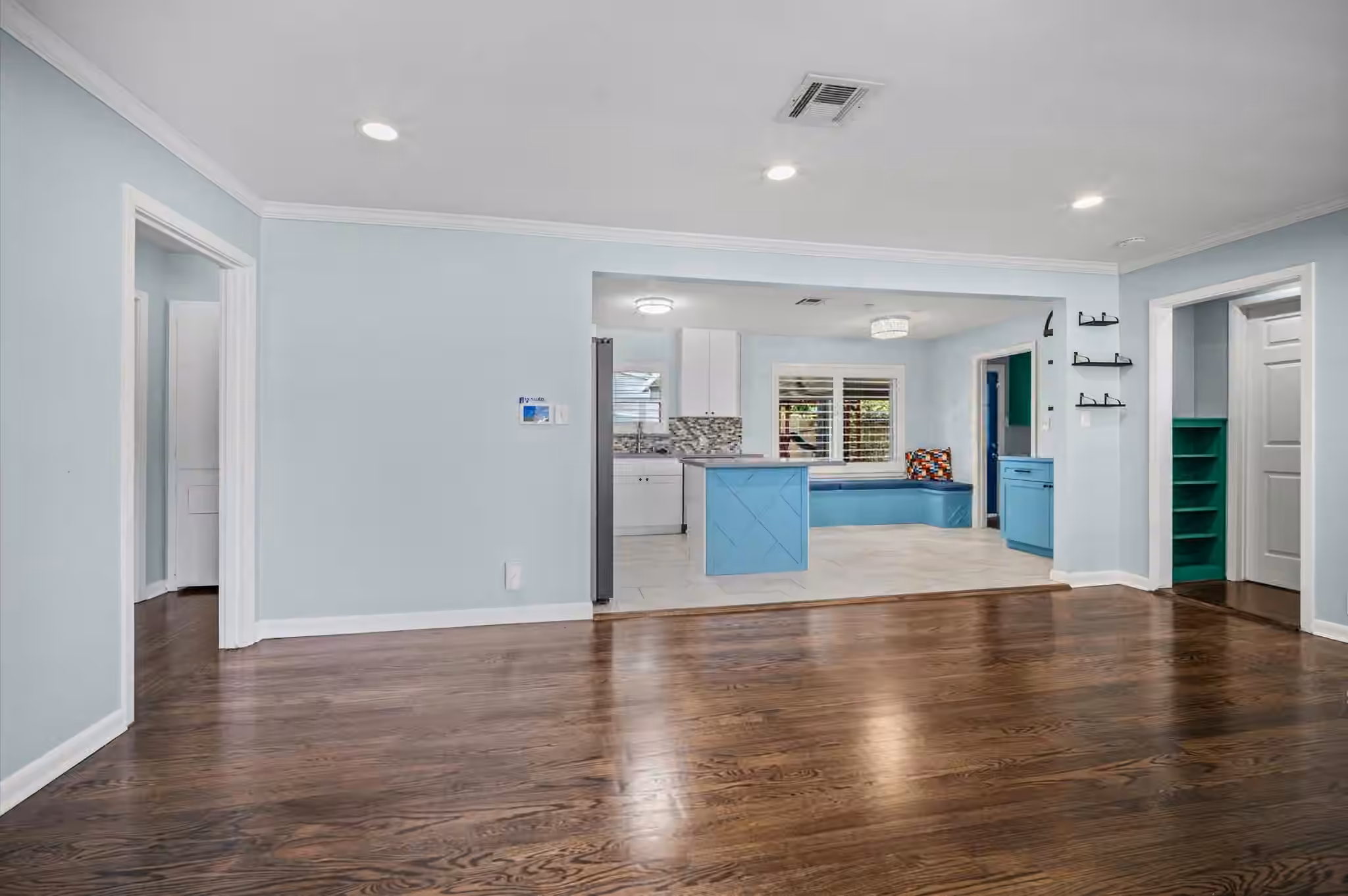Photo 7 of 4717 Chrystell Lane, Houston, TX