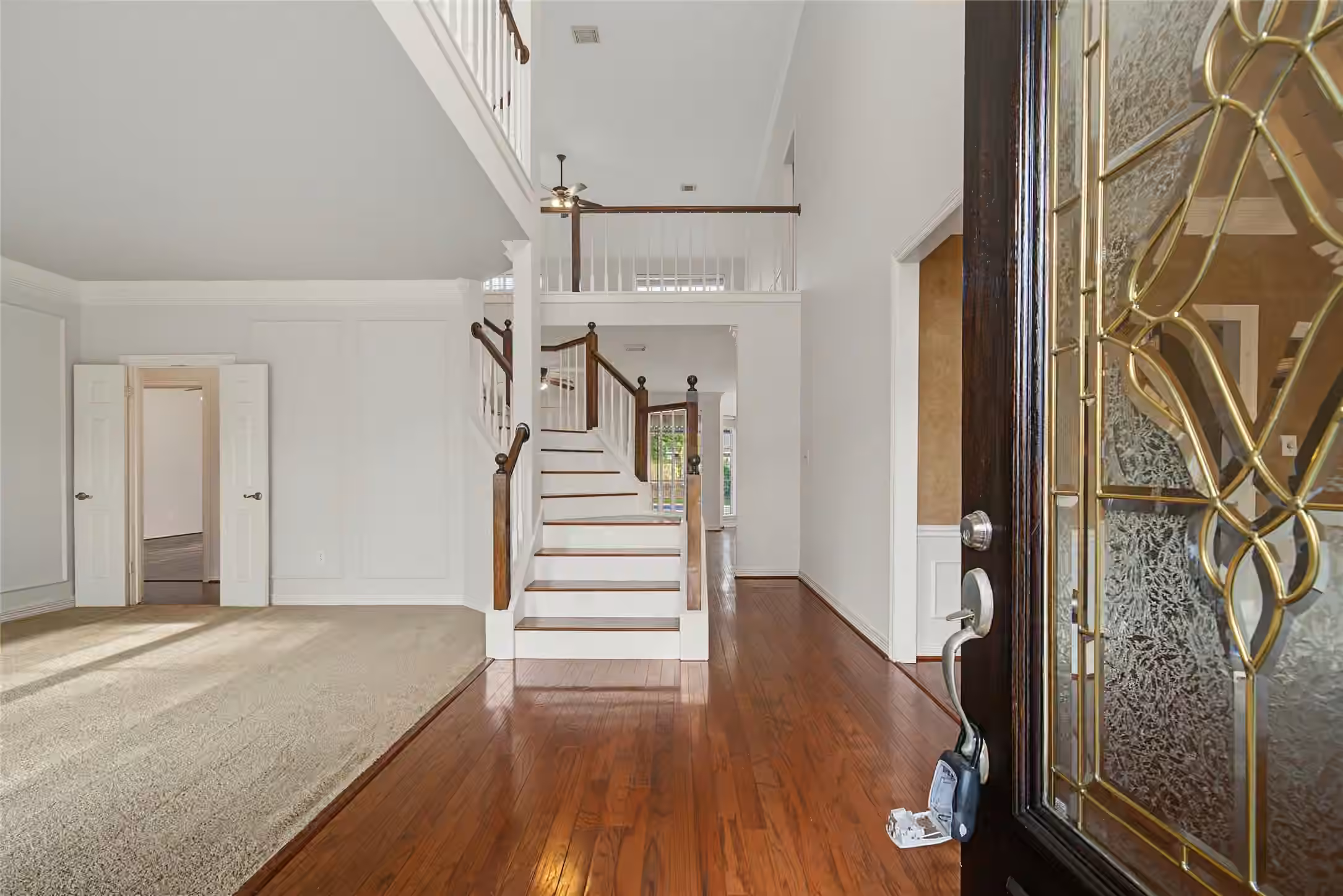 Photo 3 of 4802 Yorkshire Street, Sugar Land, TX