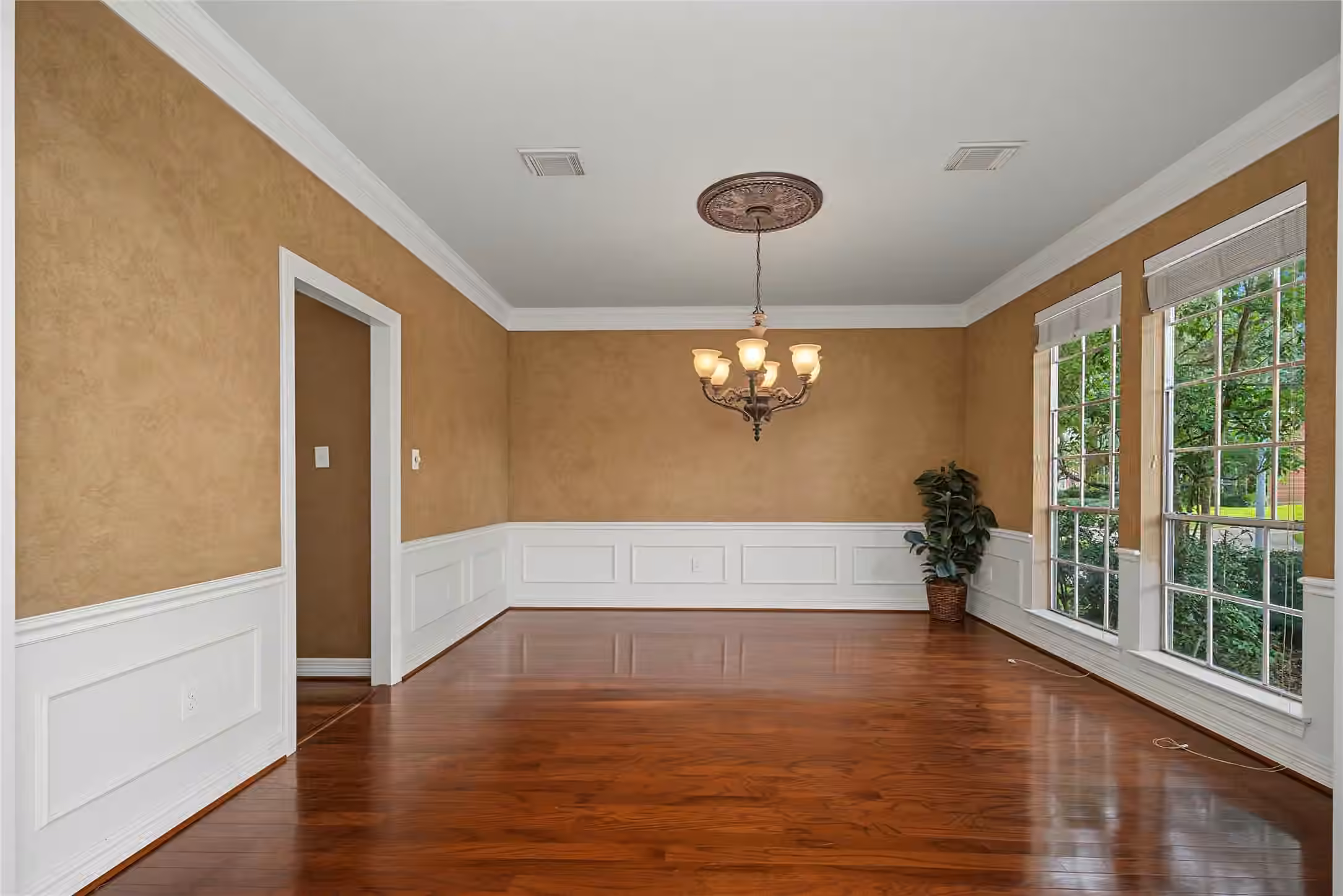 Photo 5 of 4802 Yorkshire Street, Sugar Land, TX