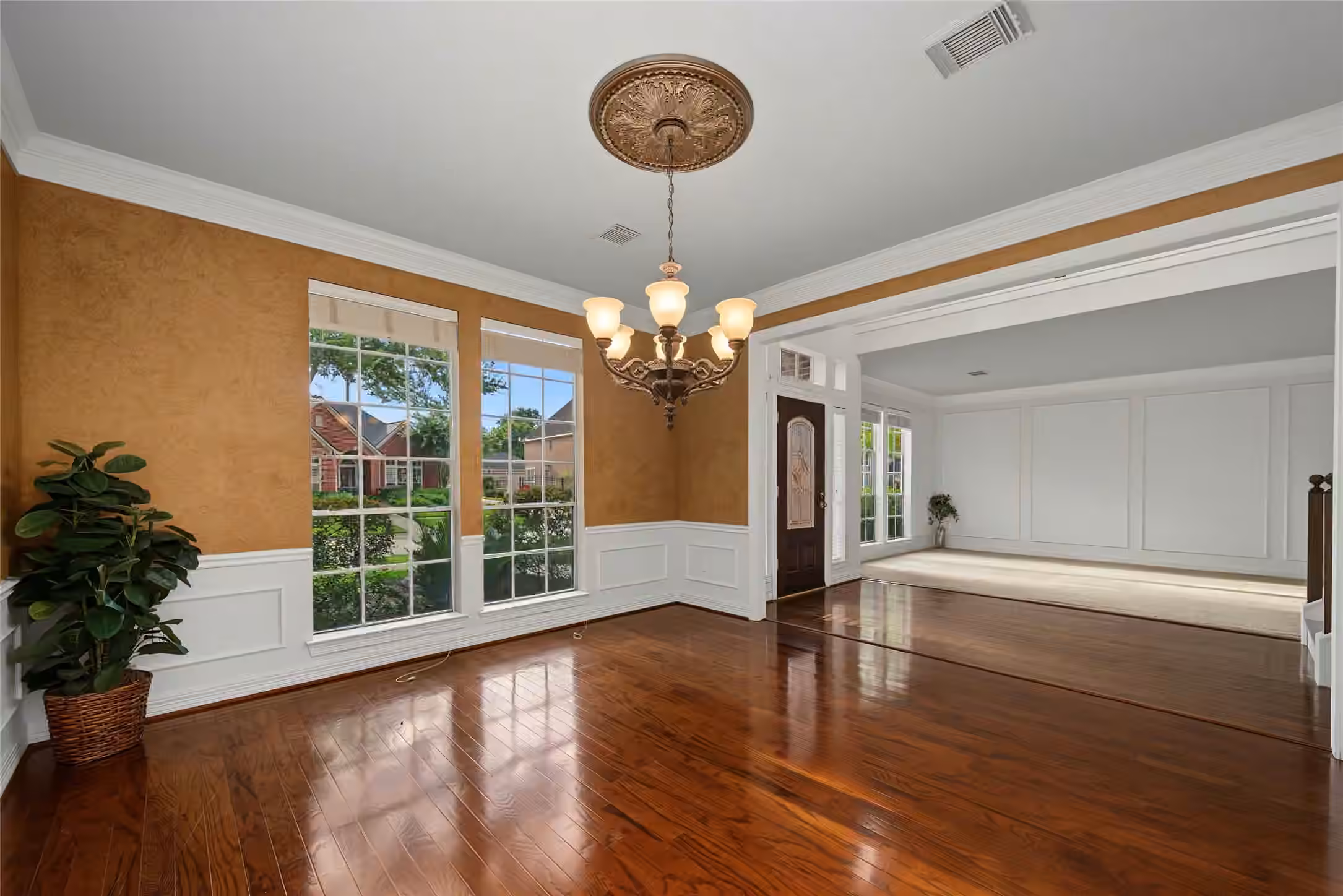 Photo 7 of 4802 Yorkshire Street, Sugar Land, TX