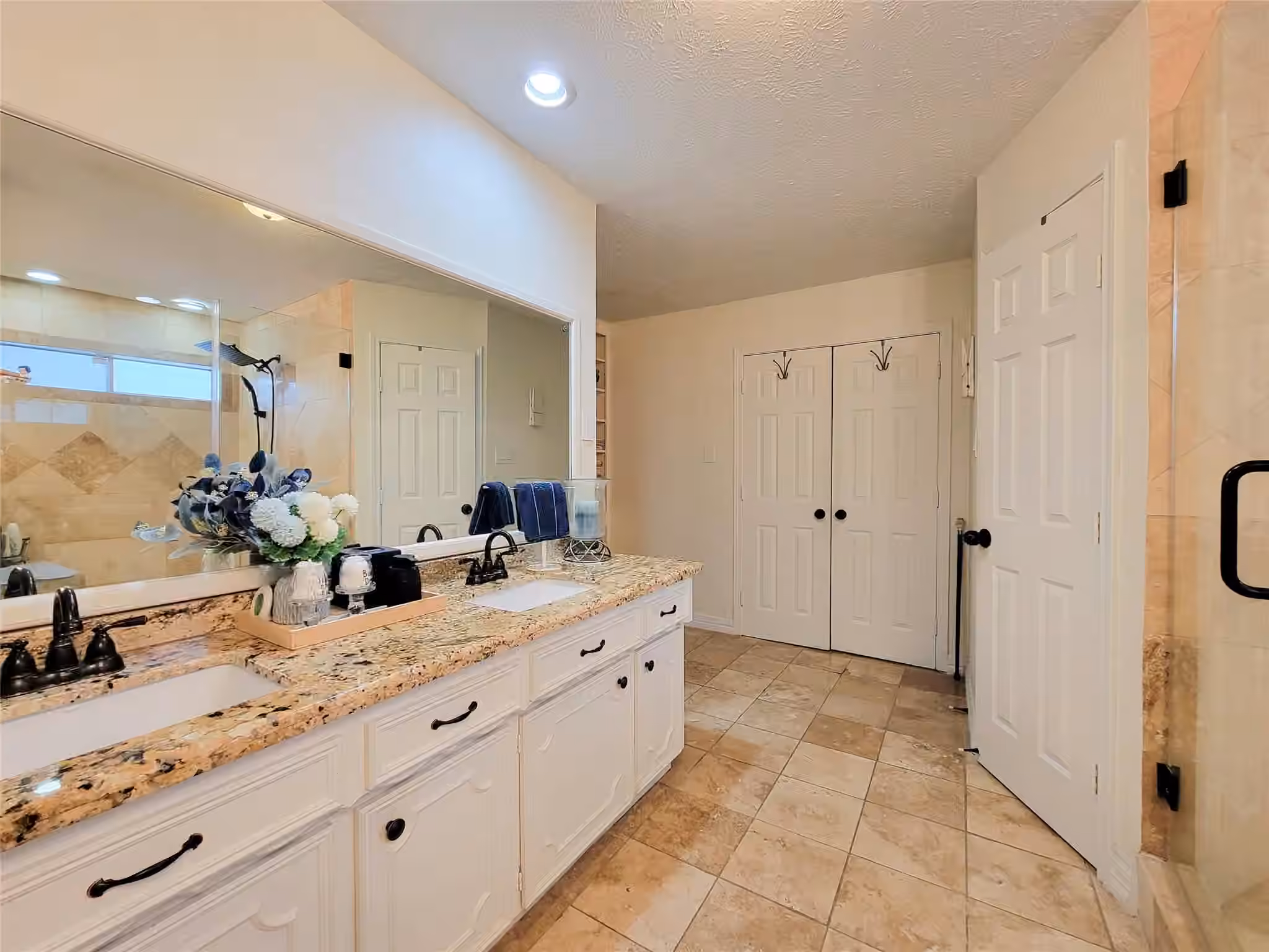 Photo 5 of 6235 Rolling Water Drive, Houston, TX