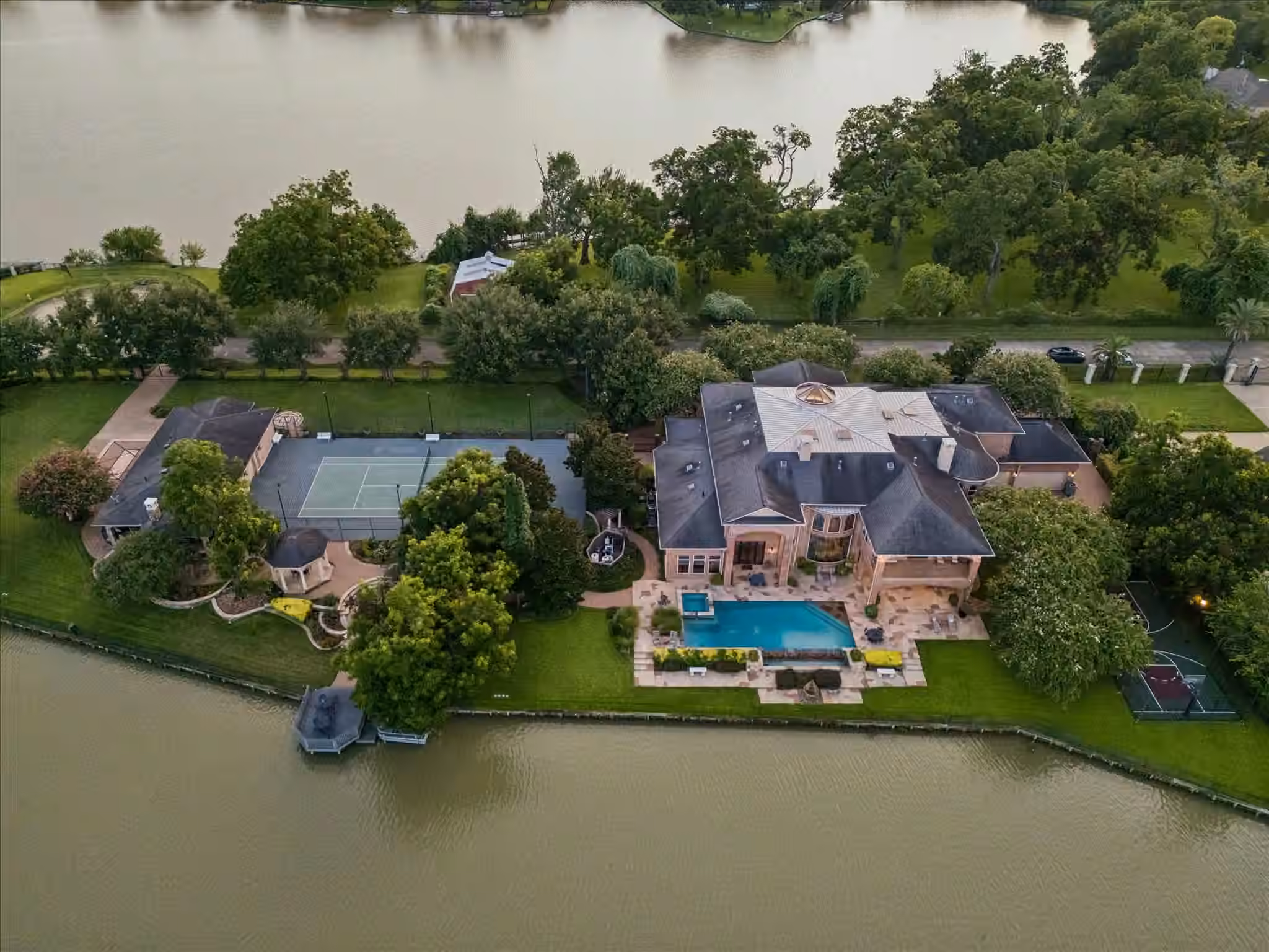 Photo of 7 Paradise Point Drive, Sugar Land, TX 77478