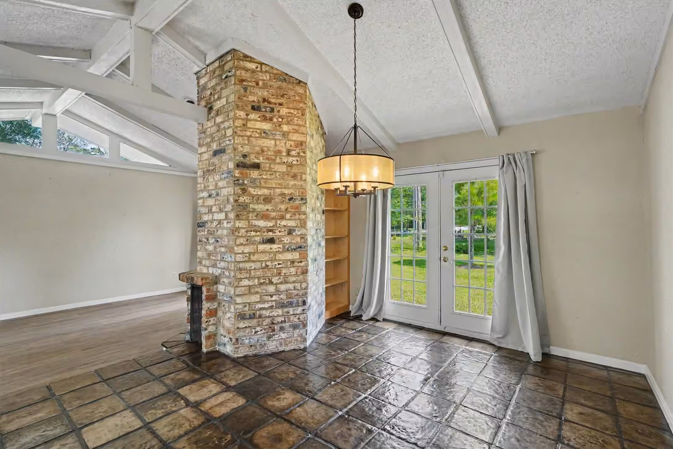 Photo 6 of 2301 Longwood Drive, Pearland, TX