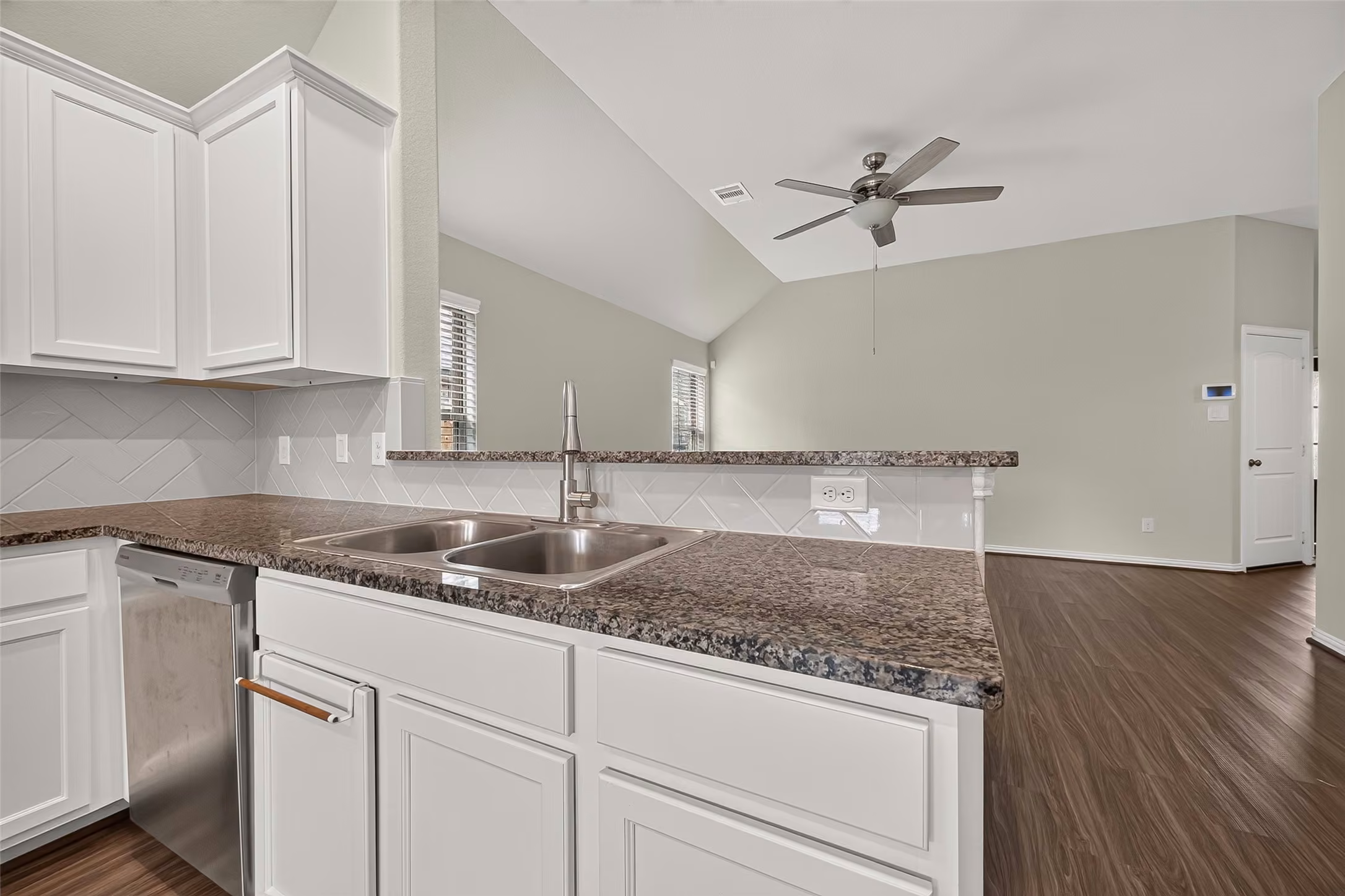 Photo 5 of 4827 Marigold Breeze Drive, Spring, TX