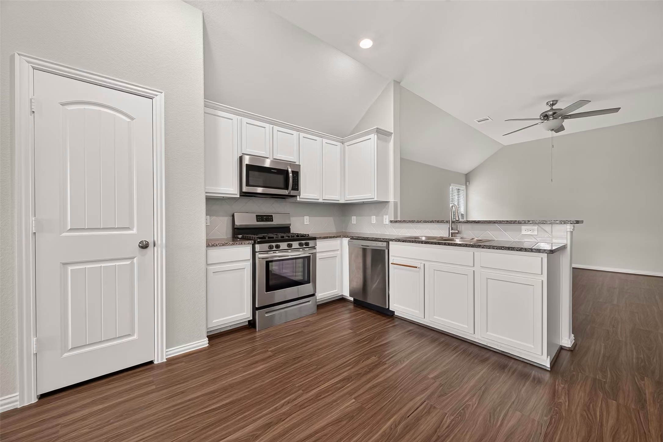Photo 6 of 4827 Marigold Breeze Drive, Spring, TX