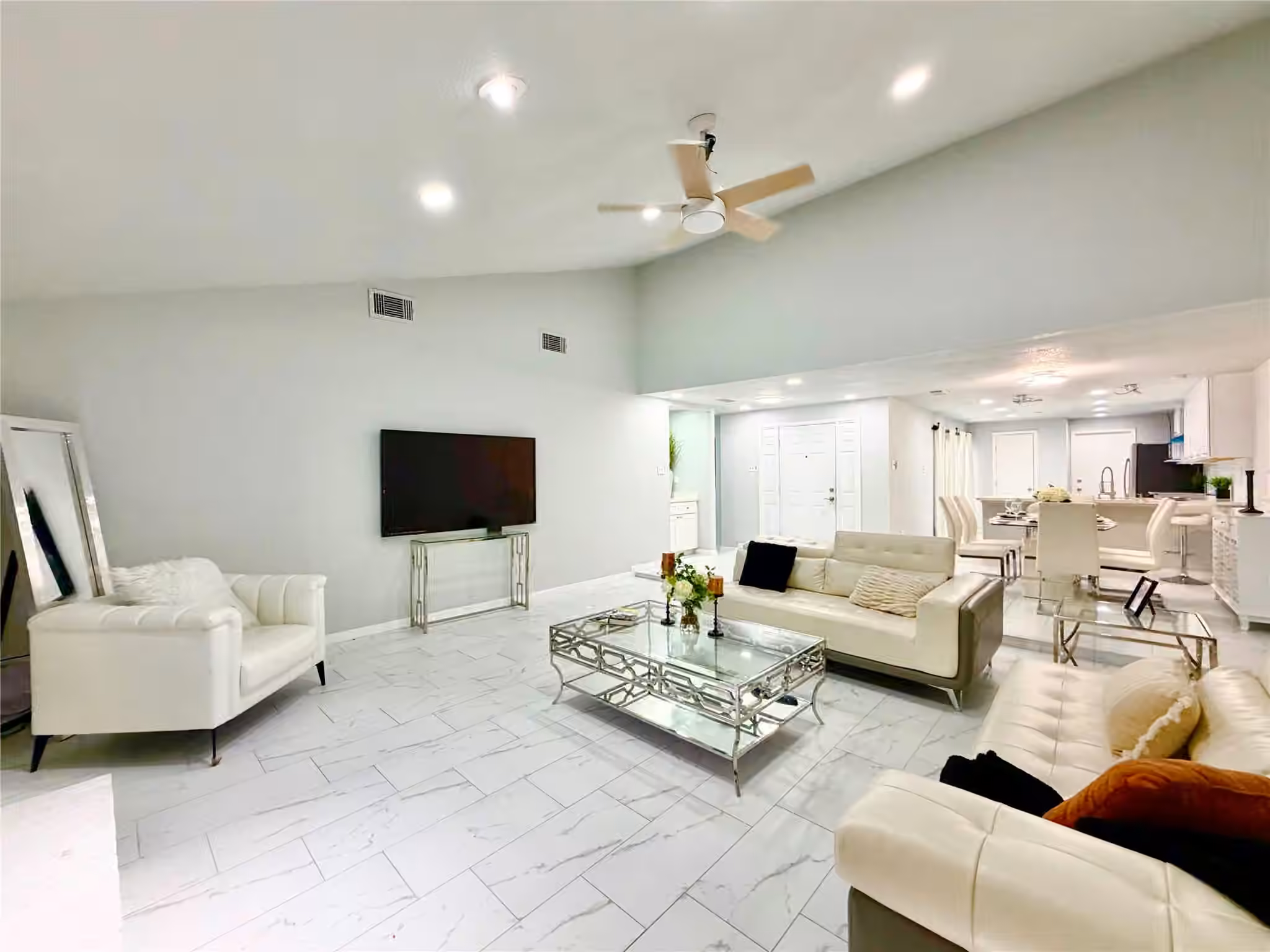 Photo 4 of 6430 Grandvale Drive, Houston, TX