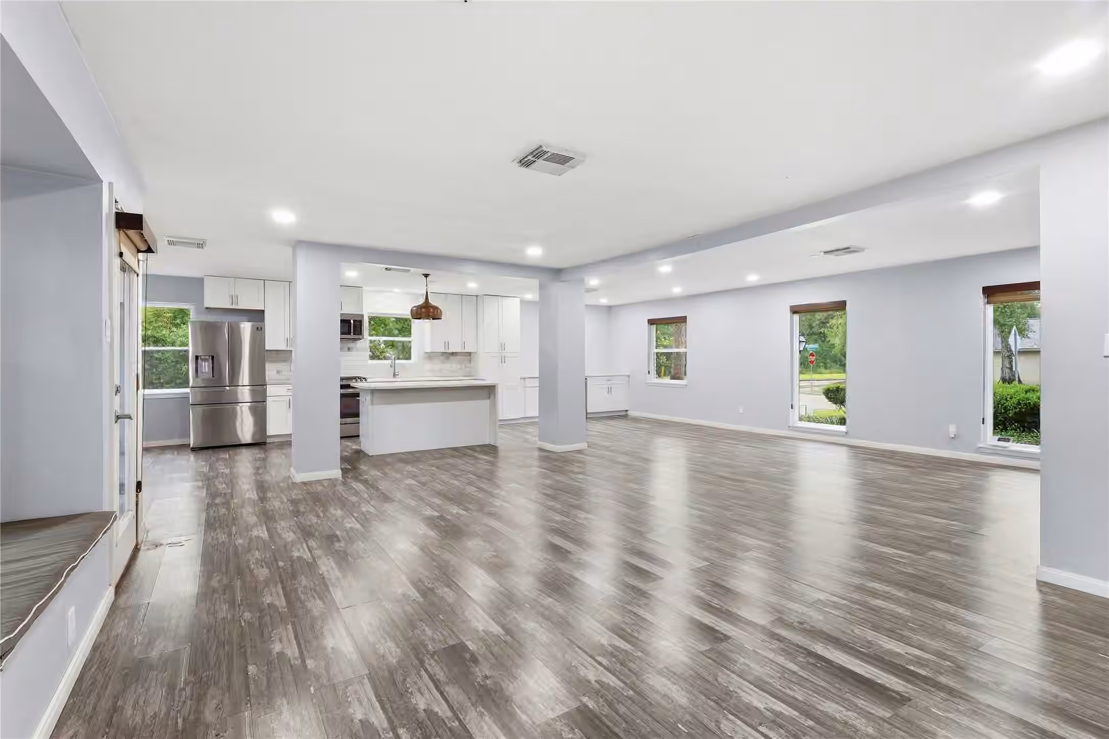 Photo 4 of 5347 Rutherglenn Drive, Houston, TX