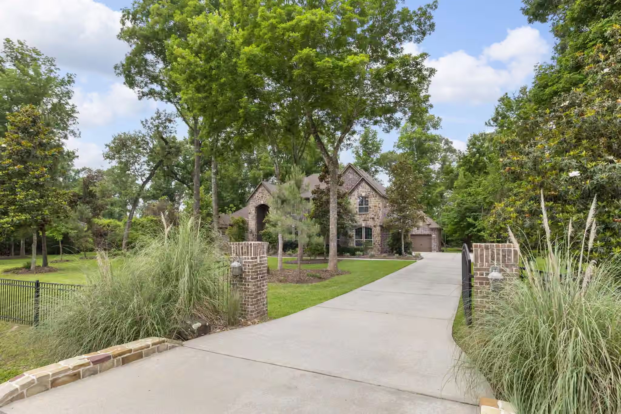 Photo 3 of 27015 Hidden Grove Landing Drive, Spring, TX