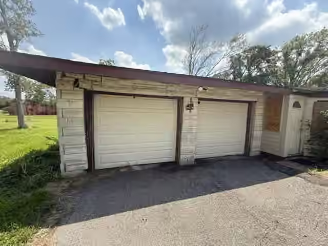 Photo 6 of 1513 County Road 210, Angleton, TX