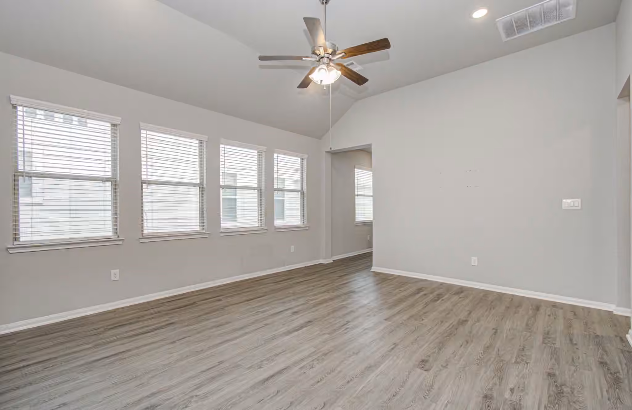 Photo 4 of 18621 Hunter William Way, New Caney, TX