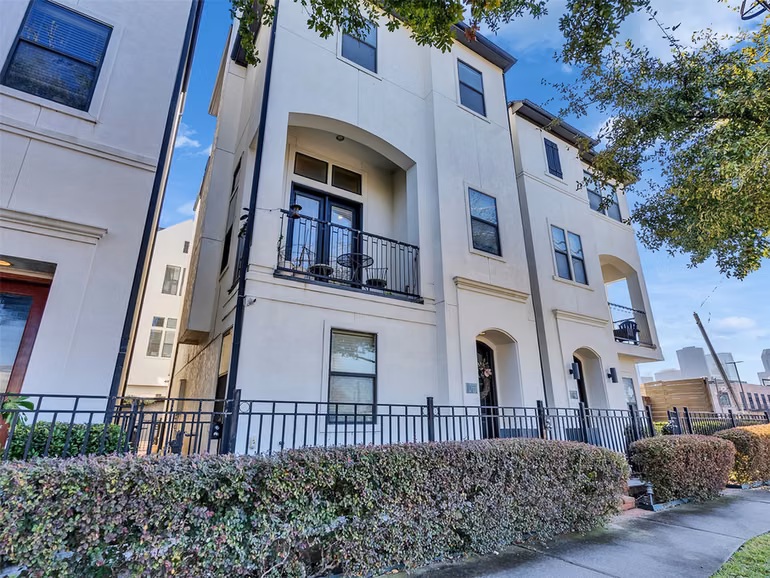 Photo 2 of 1877 Dart Street, Houston, TX