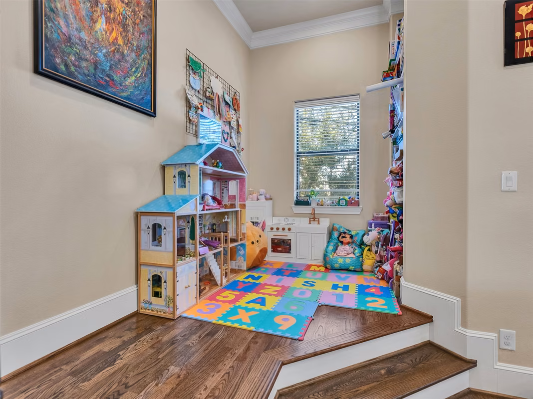 Photo 6 of 1877 Dart Street, Houston, TX