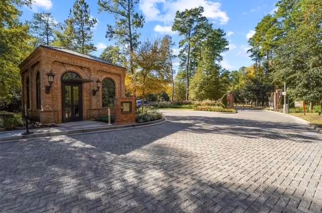 Photo 4 of 241 Eminence Isle, Montgomery, TX