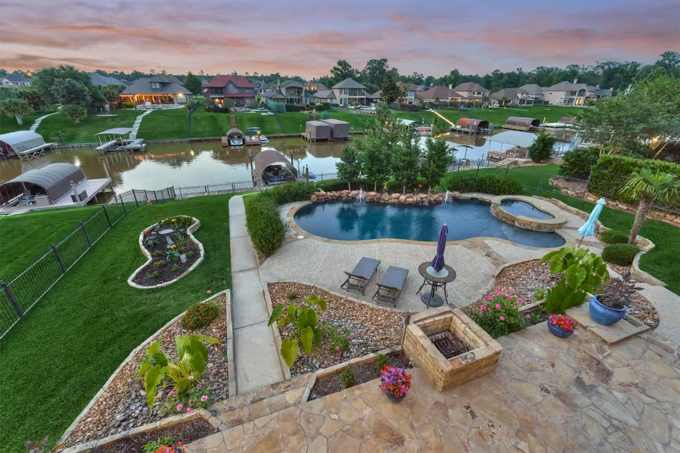 Photo 2 of 11560 Grand View Drive, Montgomery, TX
