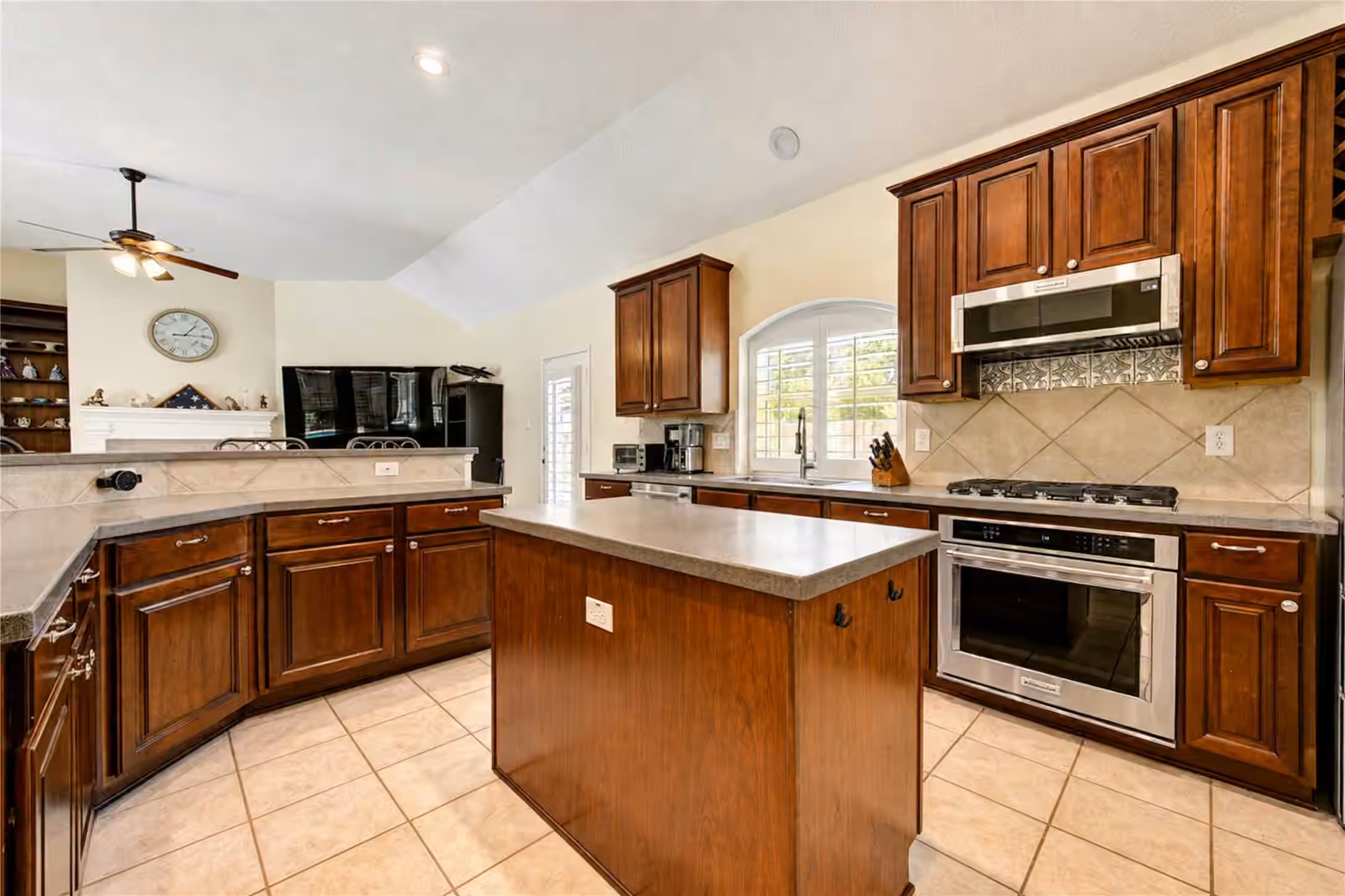 Photo 7 of 11 Ryanwyck Place, The Woodlands, TX
