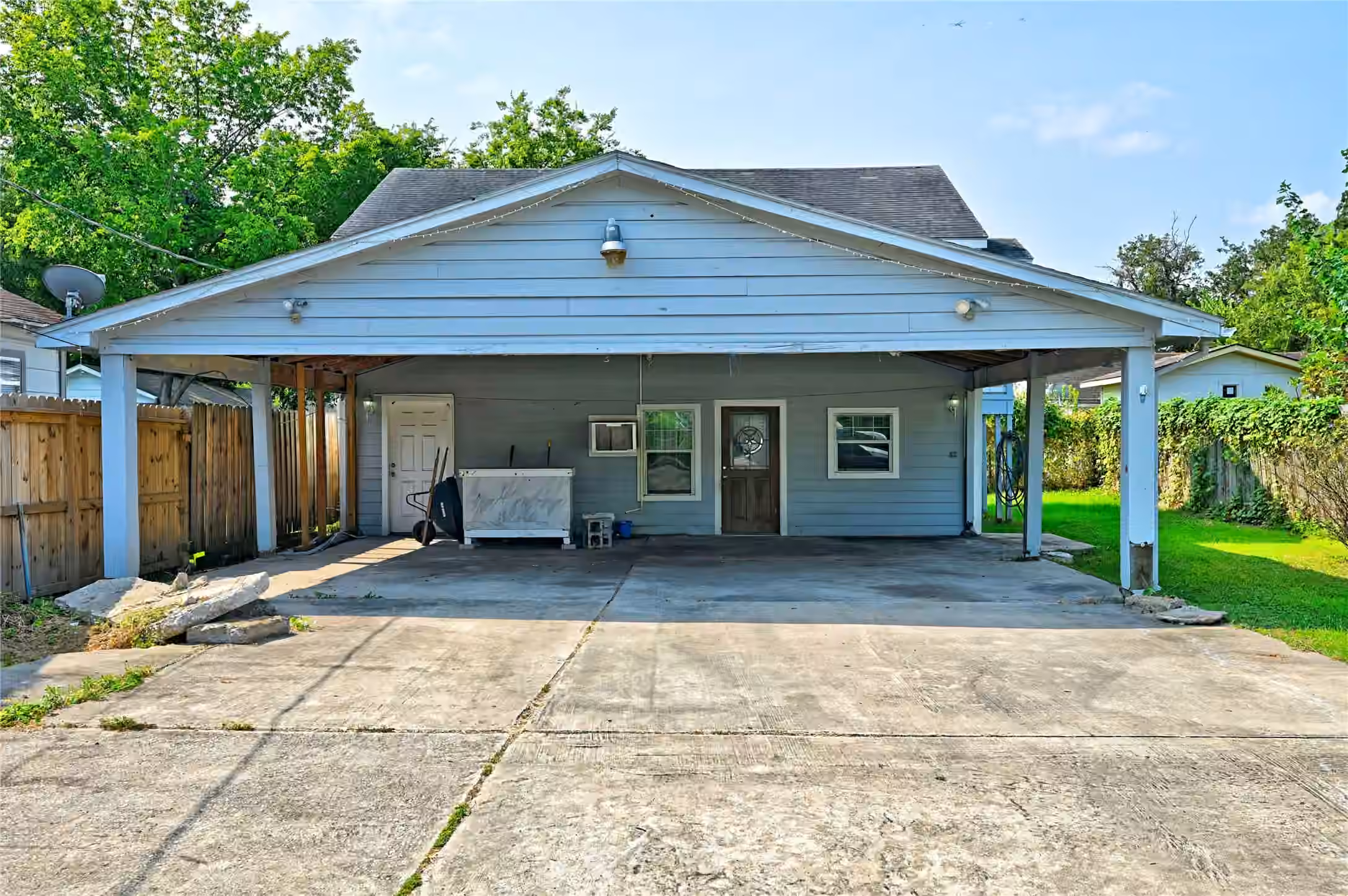 Photo 2 of 314 King Street, Houston, TX