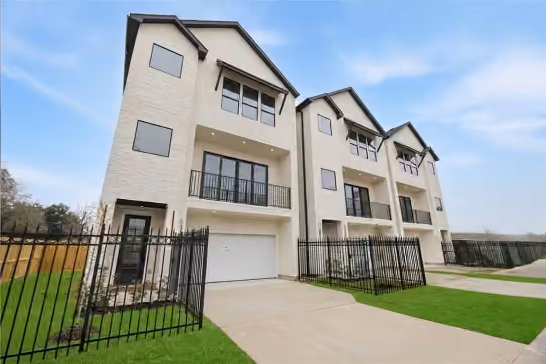 Photo 2 of 6330 Sidney Street, Houston, TX