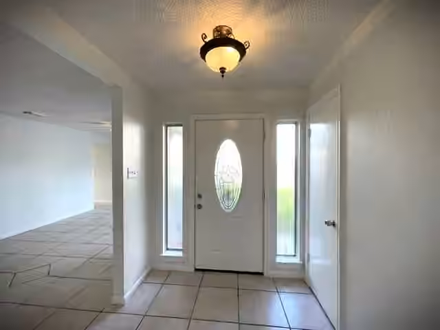 Photo 7 of 15714 Echo Hill Drive, Houston, TX