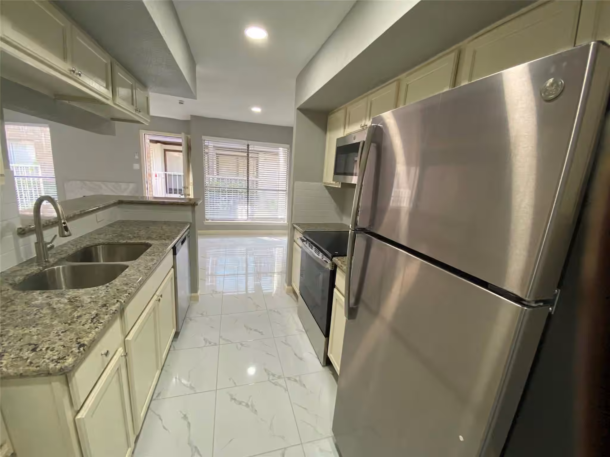 Photo 2 of 6633 W Airport Boulevard 1304, Houston, TX
