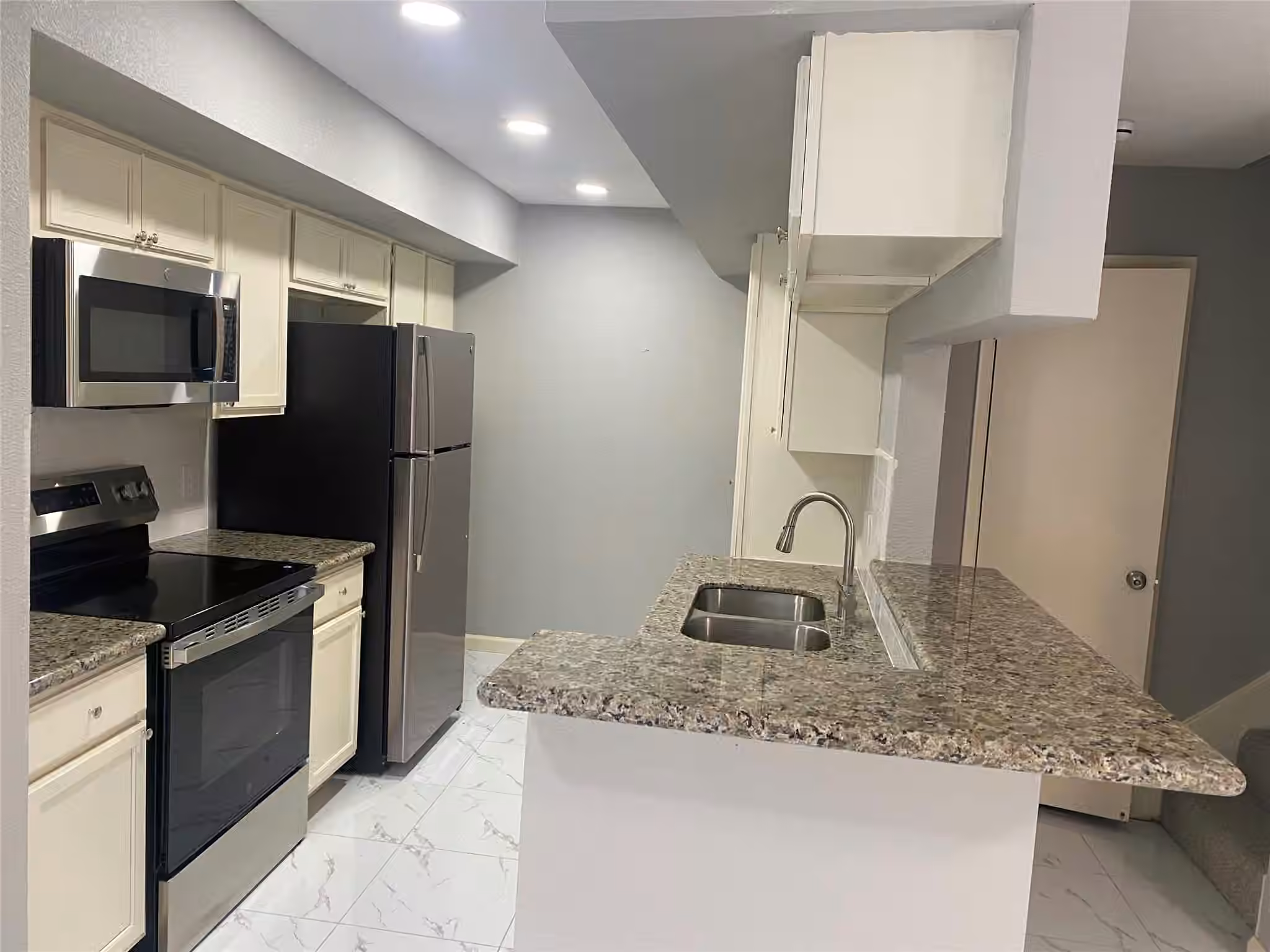 Photo 5 of 6633 W Airport Boulevard 1304, Houston, TX