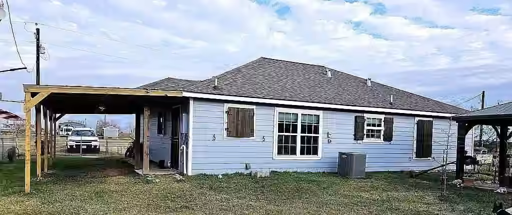 Photo 2 of 98 Dog Fish Drive, Palacios, TX