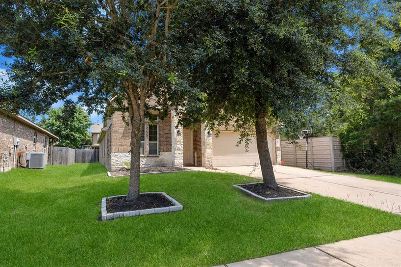 Photo 3 of 8702 Alicia Drive, Tomball, TX