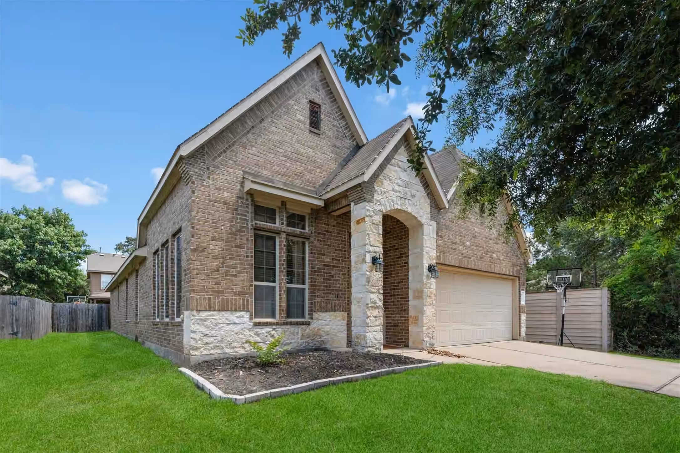 Photo 4 of 8702 Alicia Drive, Tomball, TX