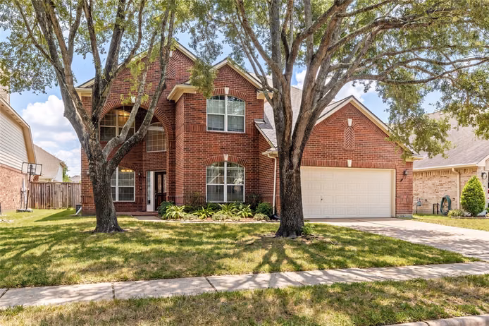 Photo 2 of 5119 Silver Oak Drive, Pasadena, TX