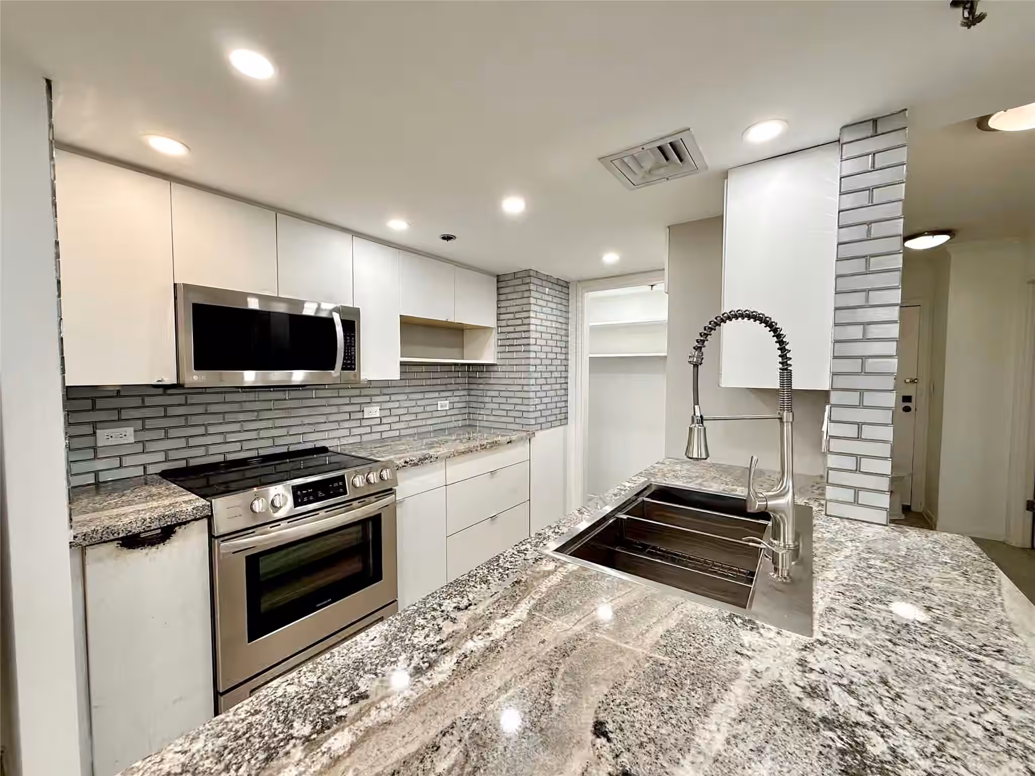 Photo 6 of 3525 Sage Road 703, Houston, TX