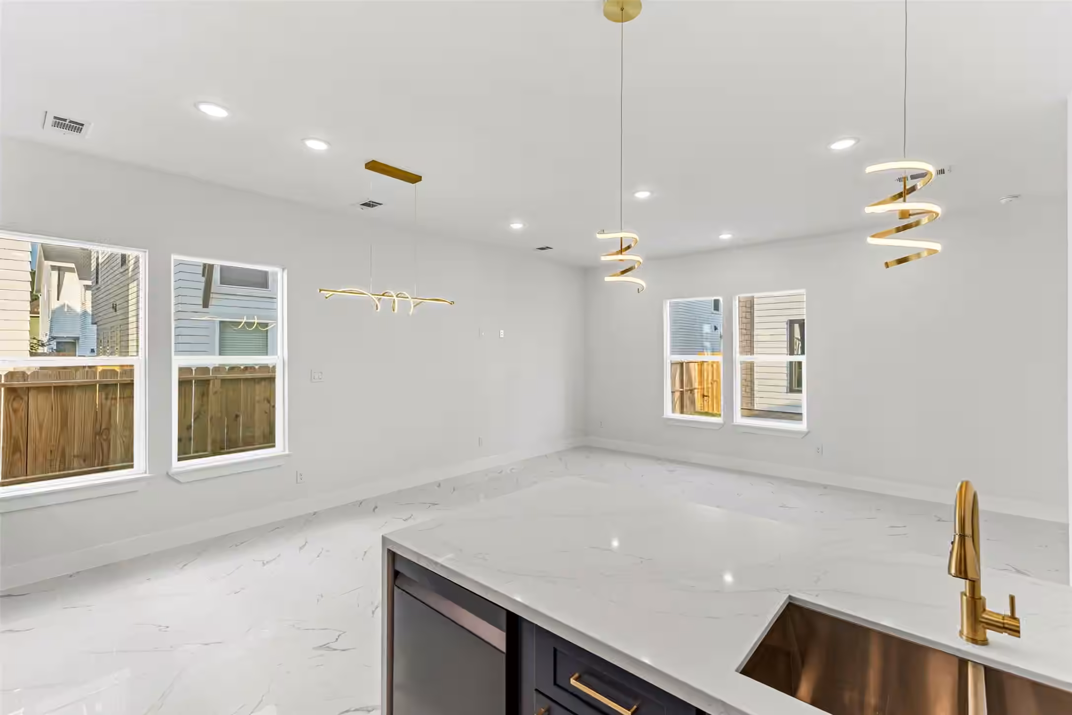 Photo 2 of 7550 Dyer Street, Houston, TX